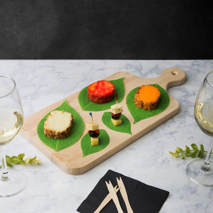 Personalized Laurel Couple Rubberwood Serving Board w/ Handle - Image 4