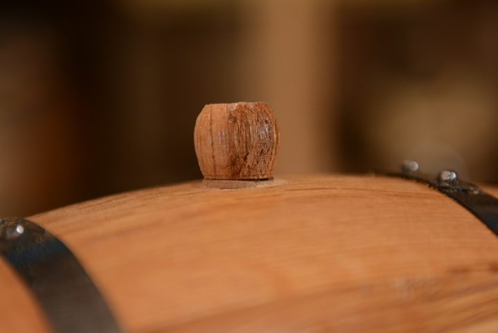 American Oak Aging Barrel - Galvanized Hoops - Image 3