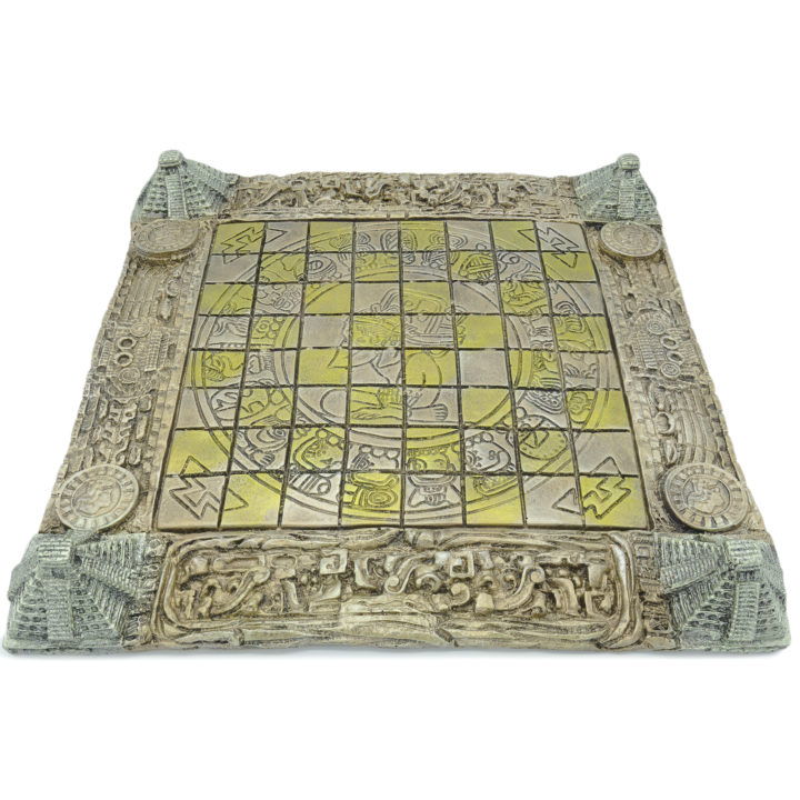 Resin Aztec vs Spain Chess Set - Image 9
